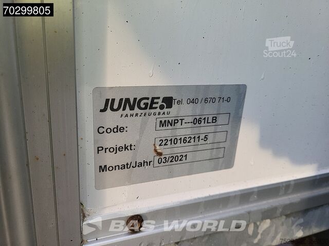 Curtain sided Mitsubishi Fuso 7C 18 4X2 Steelsuspension 1000kg Ladebordw...