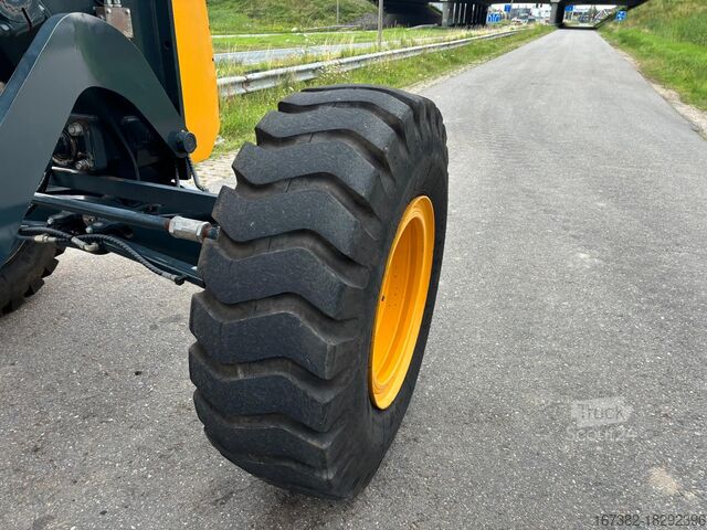 Greideris Hyundai HG130