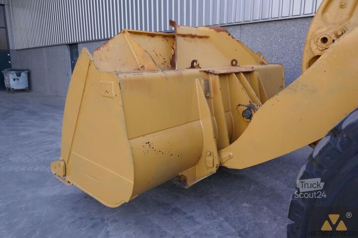 Riteņu iekrāvēji Caterpillar 972M