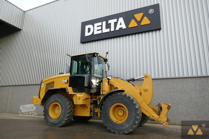 Riteņu iekrāvēji Caterpillar 926M