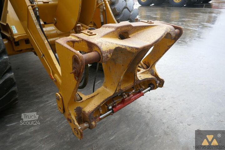 Riteņu iekrāvēji Caterpillar 926M