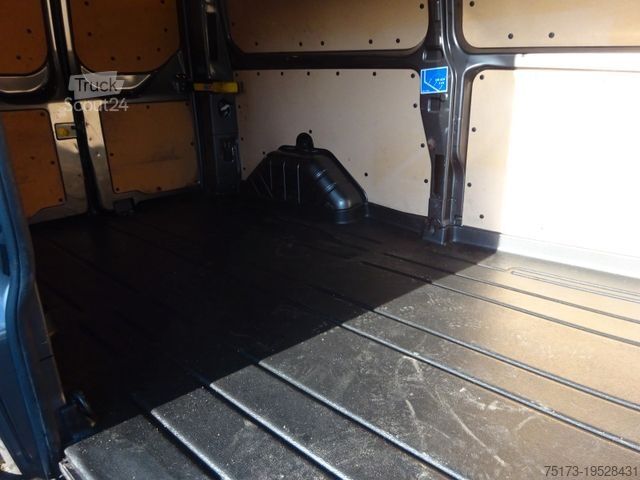 Umpikorja-auto FORD Transit Custom 320 L2H1 Sport Aut. Navi