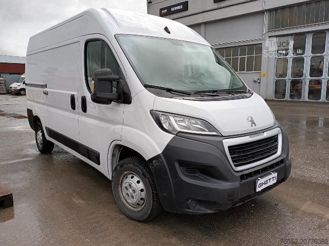 Dobozos furgon Peugeot Boxer 330