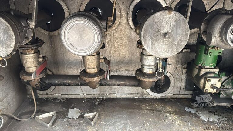 Cisterna Mercedes-Benz Atego 2528 (18000 L / 3 COMPARTIMENTS / MANUAL ...