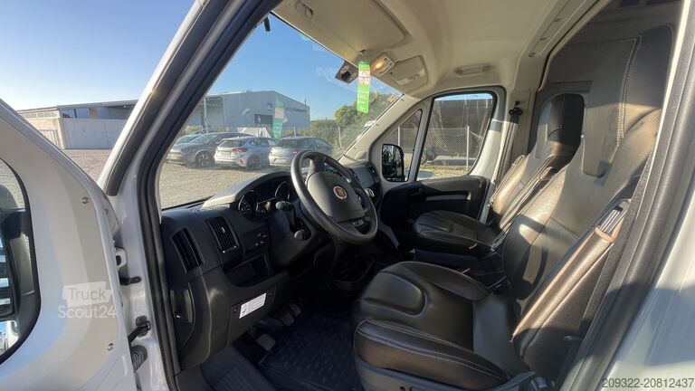 Asuntovaunu/karavaani Fiat Weinsberg Carabus 600 K | 4 Posti Letto | Completamente Attrezzato
