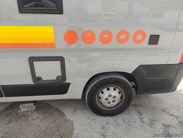 Asuntovaunu/karavaani Fiat Weinsberg Carabus 600 K | 4 Posti Letto | Completamente Attrezzato