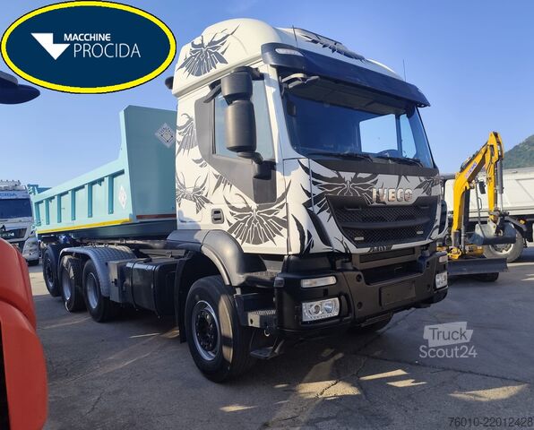 Kampós konténerszállító teherautó Iveco TRAKKER 500