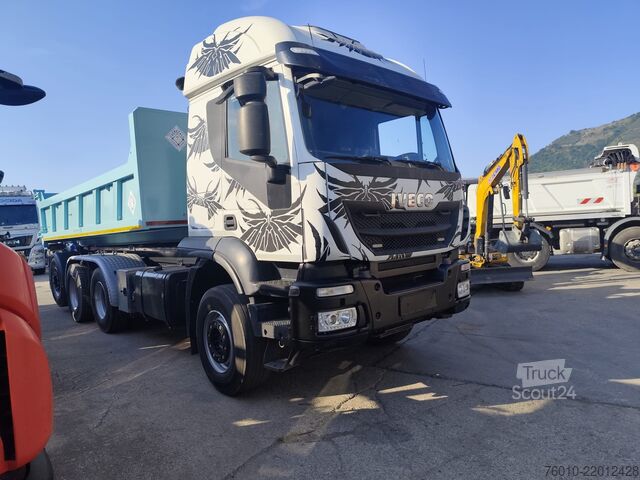 Kampós konténerszállító teherautó Iveco TRAKKER 500