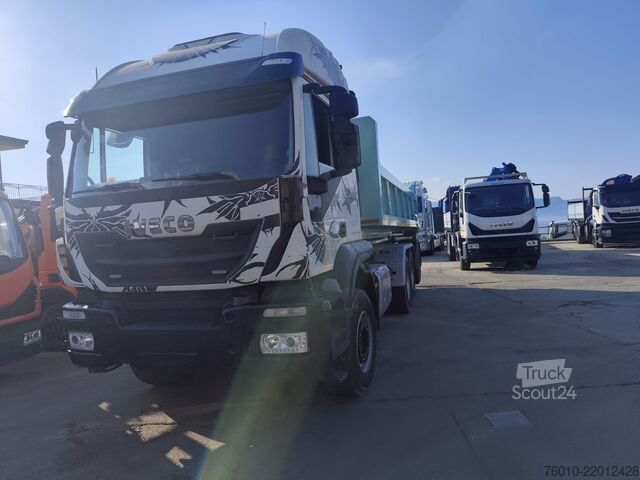 Kampós konténerszállító teherautó Iveco TRAKKER 500