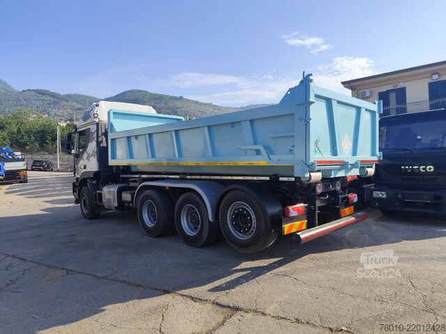 Kampós konténerszállító teherautó Iveco TRAKKER 500