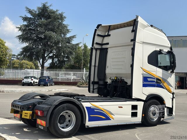 Tractor estándar Iveco S-WAY 530