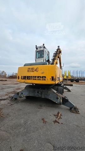 Încărcător pe roți LIEBHERR A924B Baujahr 2006 Umschlagbagger