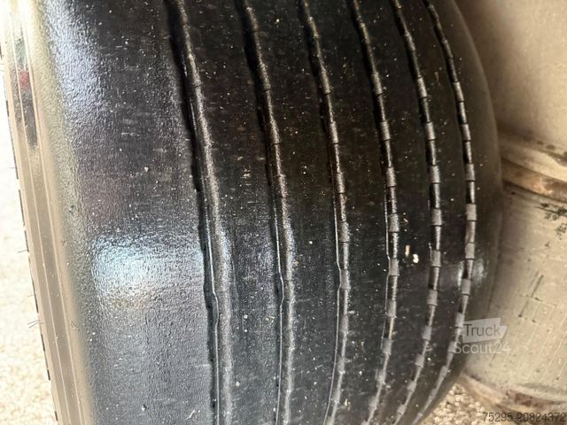 Semirimorchio con telone SCHMITZ CARGOBULL 3 Achs MEGA Liftachse Hubdach SAF-axles TÜV9/26