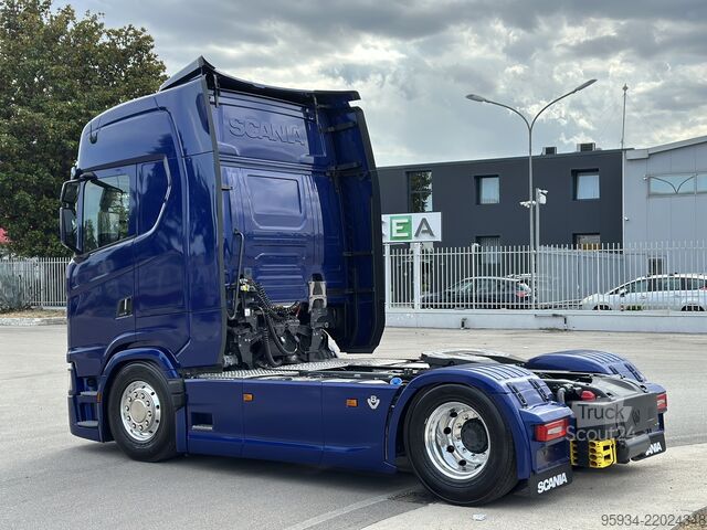 τυπική μονάδα τράκτορα SCANIA 590S FULL PNEUMATIC