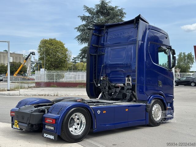 τυπική μονάδα τράκτορα SCANIA 590S FULL PNEUMATIC