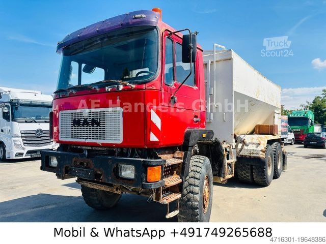 Camion per usi speciali MAN F10 BB 6x6 Bindemittelstreuer *Manual/Analog