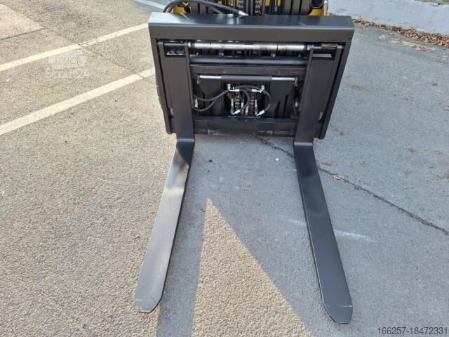 Front loader forklift Caterpillar GP30NT