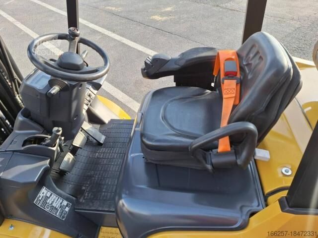 Front loader forklift Caterpillar GP30NT