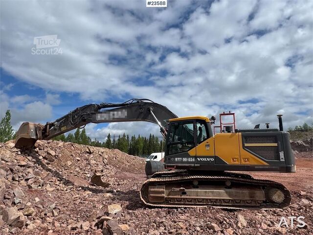 Pelle sur chenilles Volvo EC300 Excavator – Engcon Tiltrotator, 2 Buckets an