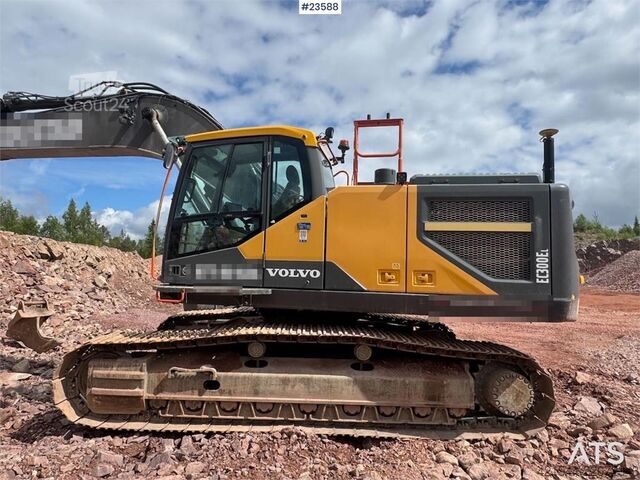 Pelle sur chenilles Volvo EC300 Excavator – Engcon Tiltrotator, 2 Buckets an
