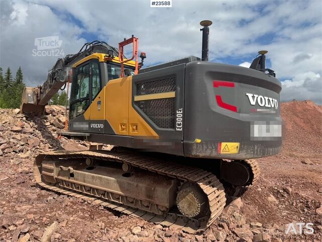 Pelle sur chenilles Volvo EC300 Excavator – Engcon Tiltrotator, 2 Buckets an