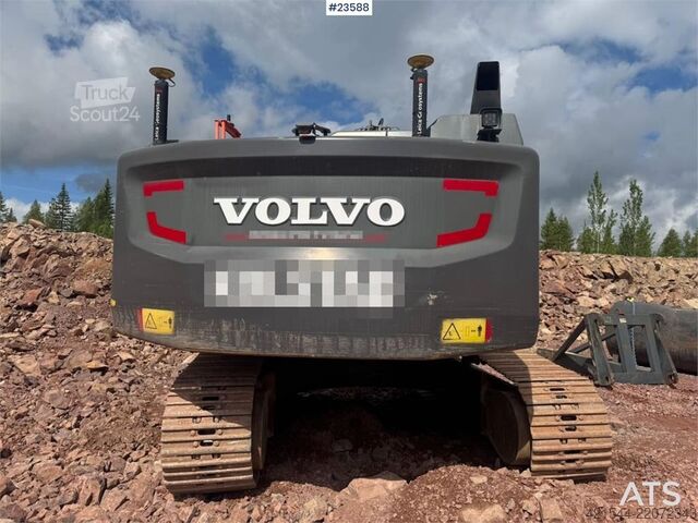Pelle sur chenilles Volvo EC300 Excavator – Engcon Tiltrotator, 2 Buckets an