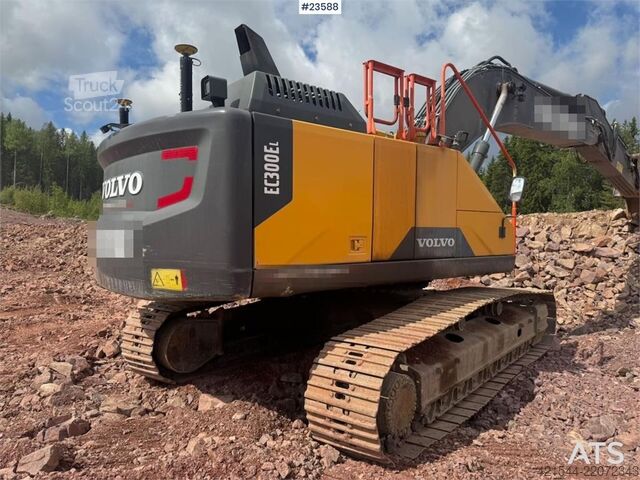 Pelle sur chenilles Volvo EC300 Excavator – Engcon Tiltrotator, 2 Buckets an