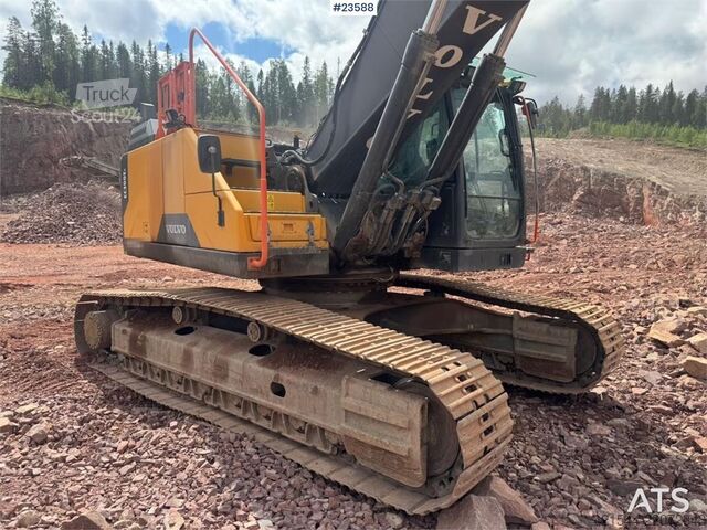 Pelle sur chenilles Volvo EC300 Excavator – Engcon Tiltrotator, 2 Buckets an