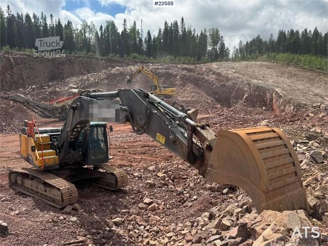 Pelle sur chenilles Volvo EC300 Excavator – Engcon Tiltrotator, 2 Buckets an