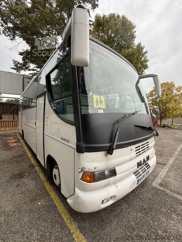 şehir otobüsü MAN L 2000