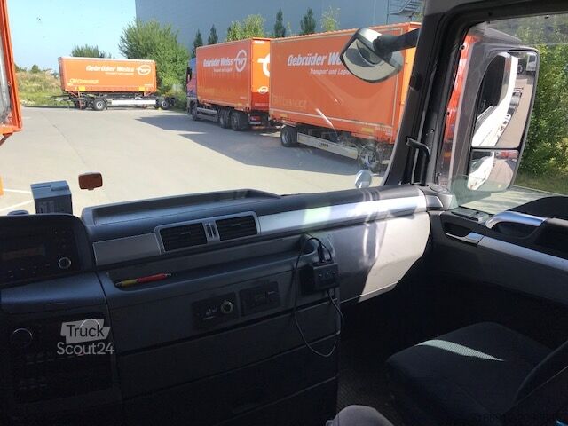 Caminhão com chassi intercambiável e braço de elevação oscilante MAN TGX 26.480 6x2-2 LL