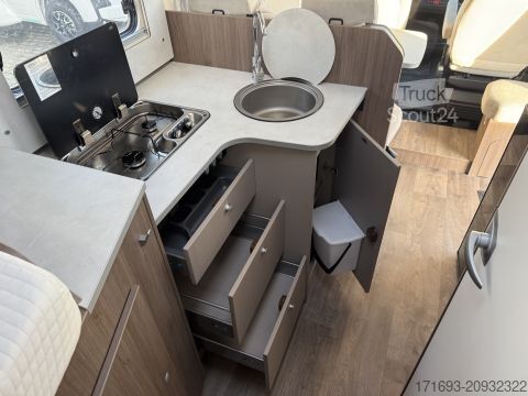 Daļēji integrēta kemperis Carado T 338 Hubbett/Safety Paket uvm