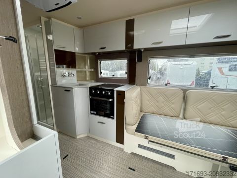 Integrált lakóautó Bürstner Elegance I 910 G UVP 231.386 Euro! VOLL