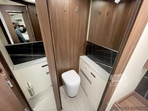 Integrált lakóautó Bürstner Elegance I 910 G UVP 231.386 Euro! VOLL