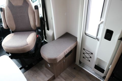 Напівінтегрований кемпер Carado T 338 pro