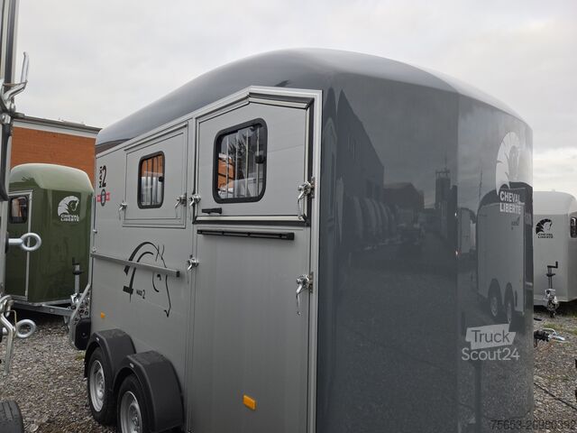 ремарке за добитък Cheval Liberté Maxi 2 Horse Trailer 2600kg