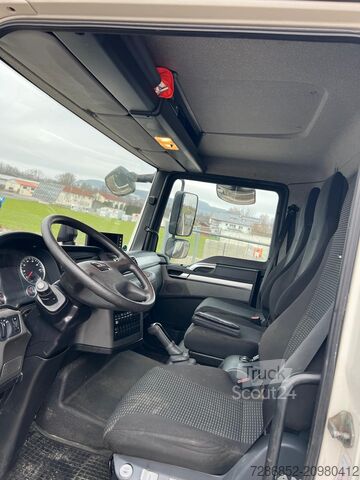 Vrachtwagen met bakwagen MAN TGL 8.180