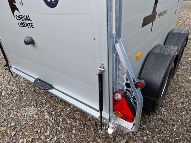 At taşıma römorku Cheval Liberté Touring Frontausstieg Edition 30 direkt