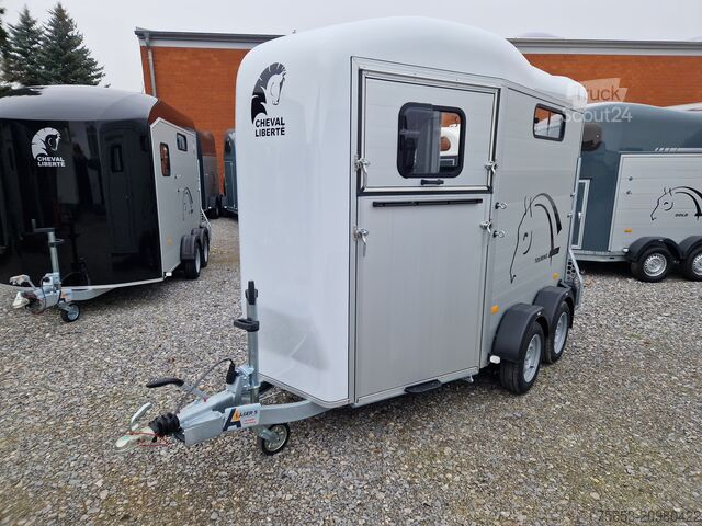 Araba römorku Cheval Liberté Touring Country SK Frontausstieg 2025