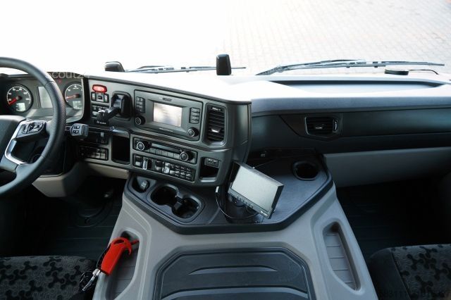 Tracteur routier standard SCANIA P 450 / RETARDER / HYDRAULIKA / NISKA KABINA  