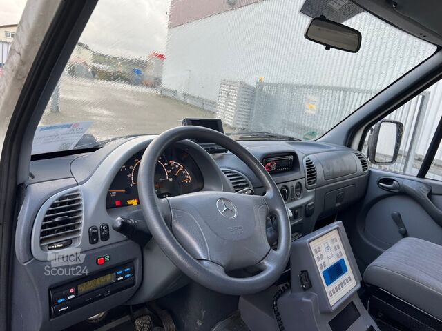 Bestelwagen Mercedes-Benz Sprinter 313 CDI 4x2 Sprinter 313 CDI 4x2, Rettungswagen