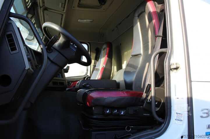 Vrachtwagen met bakwagen Volvo FM 330 E6  Koffer 7,8m Klima LBW Liftachse