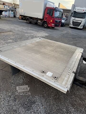 Camion frigorifique Iveco 140 E 28 Tief Kühl Thermoking 7,8 m LBW