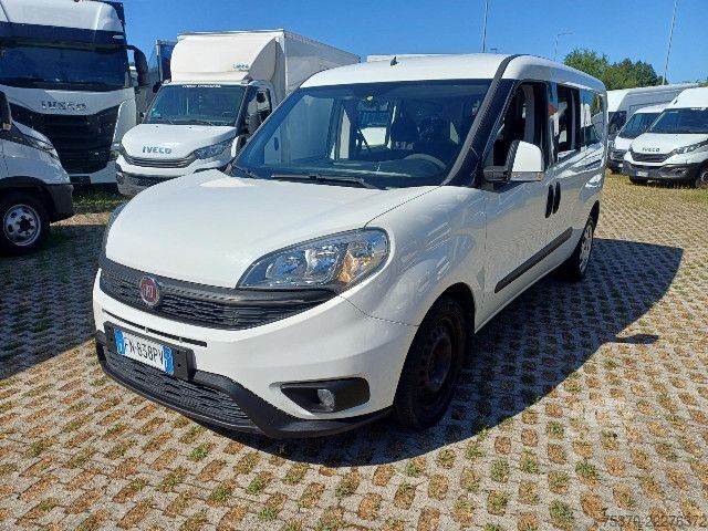 Bestelwagen Fiat DOBLO - 5 posti