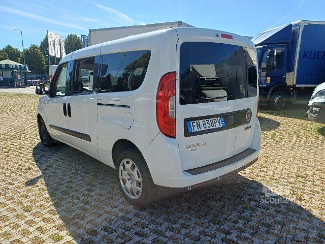 Bestelwagen Fiat DOBLO - 5 posti