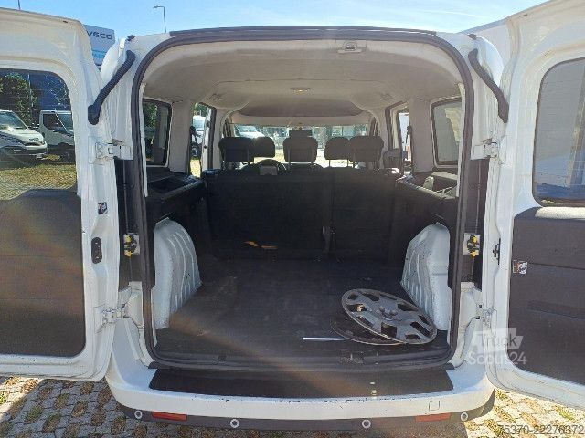 Bestelwagen Fiat DOBLO - 5 posti