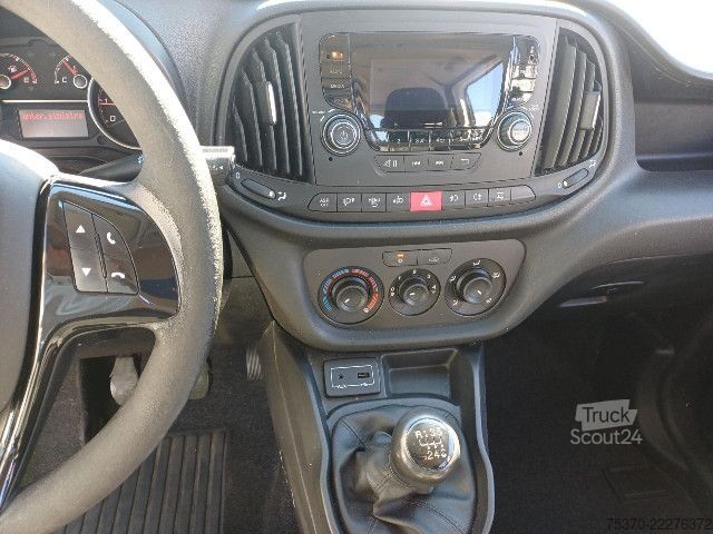 Bestelwagen Fiat DOBLO - 5 posti