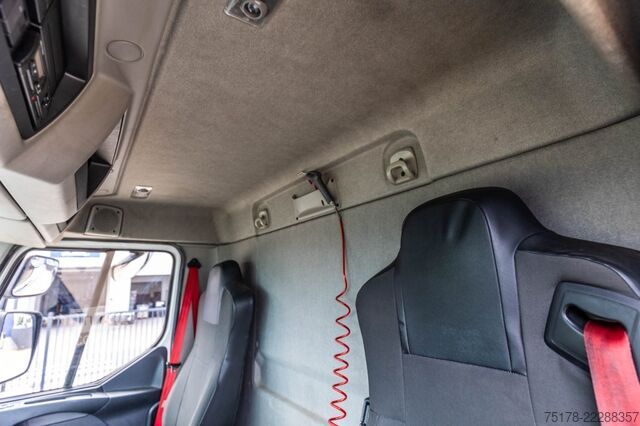 Kufr RENAULT D19.320 DXI+DHOLLANDIA 2T.