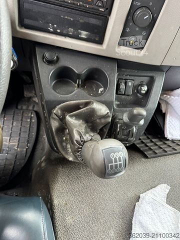 Skåpbil VOLVO FL 250 MOTOR LÄUFT KLEINE MOTORPROBLEME