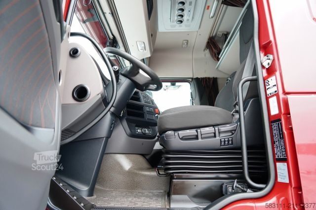 Standardowy ciągnik siodłowy DAF XF 530 / RETARDER / I-PARK COOL